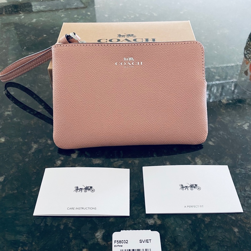 💖Brand New Coach Pink Petal Zip Wristlet 💖